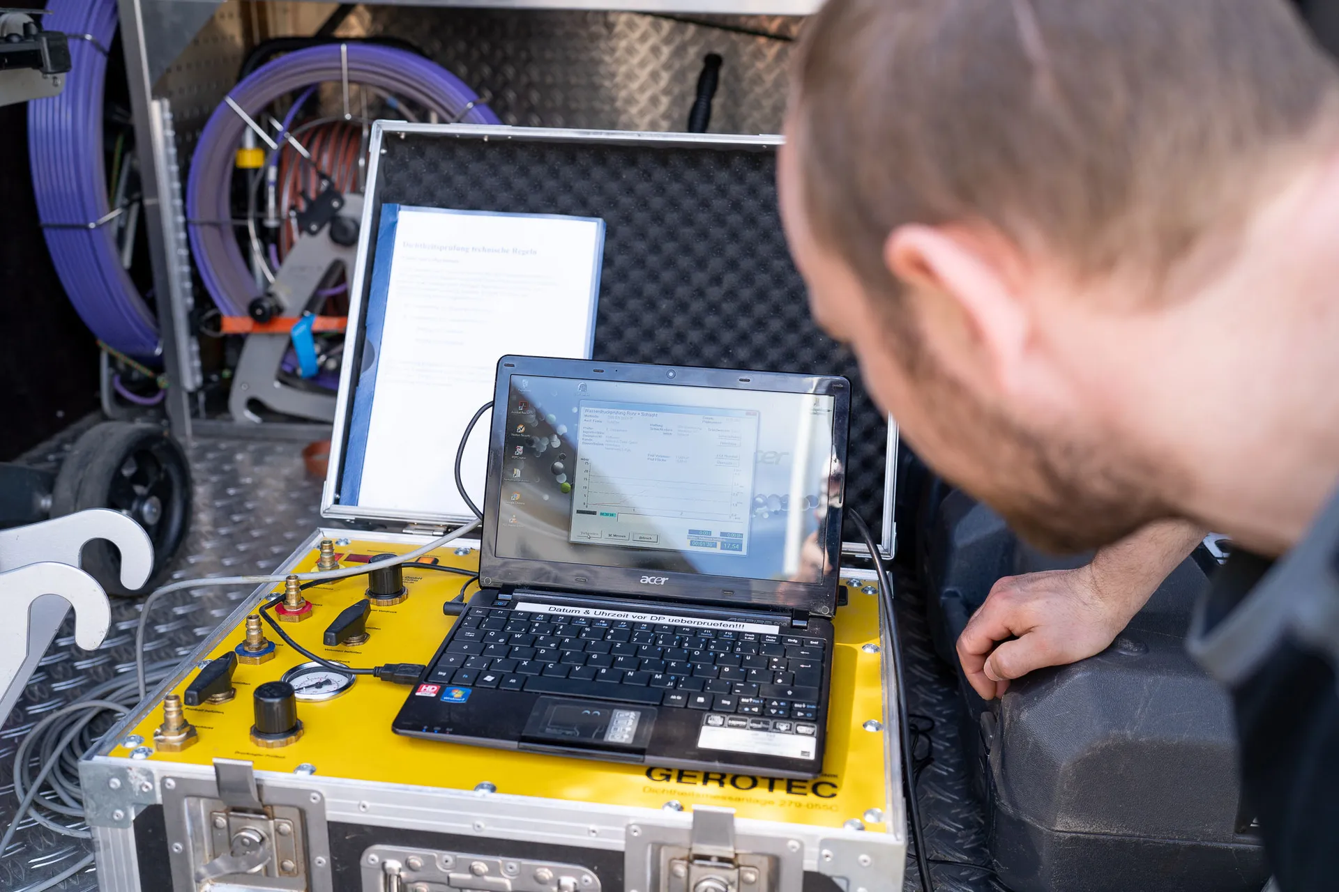 Professionelle Kanaldichtheitsprüfung im Einsatz